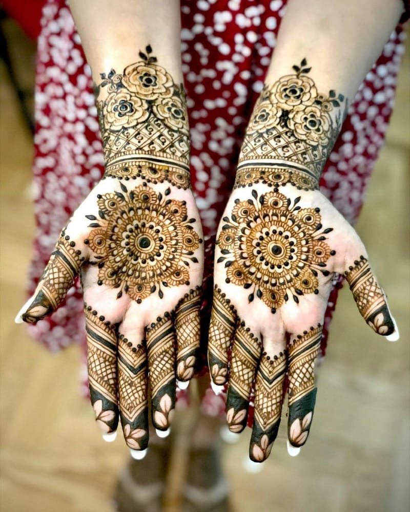 Artistic Black Mehndi Design