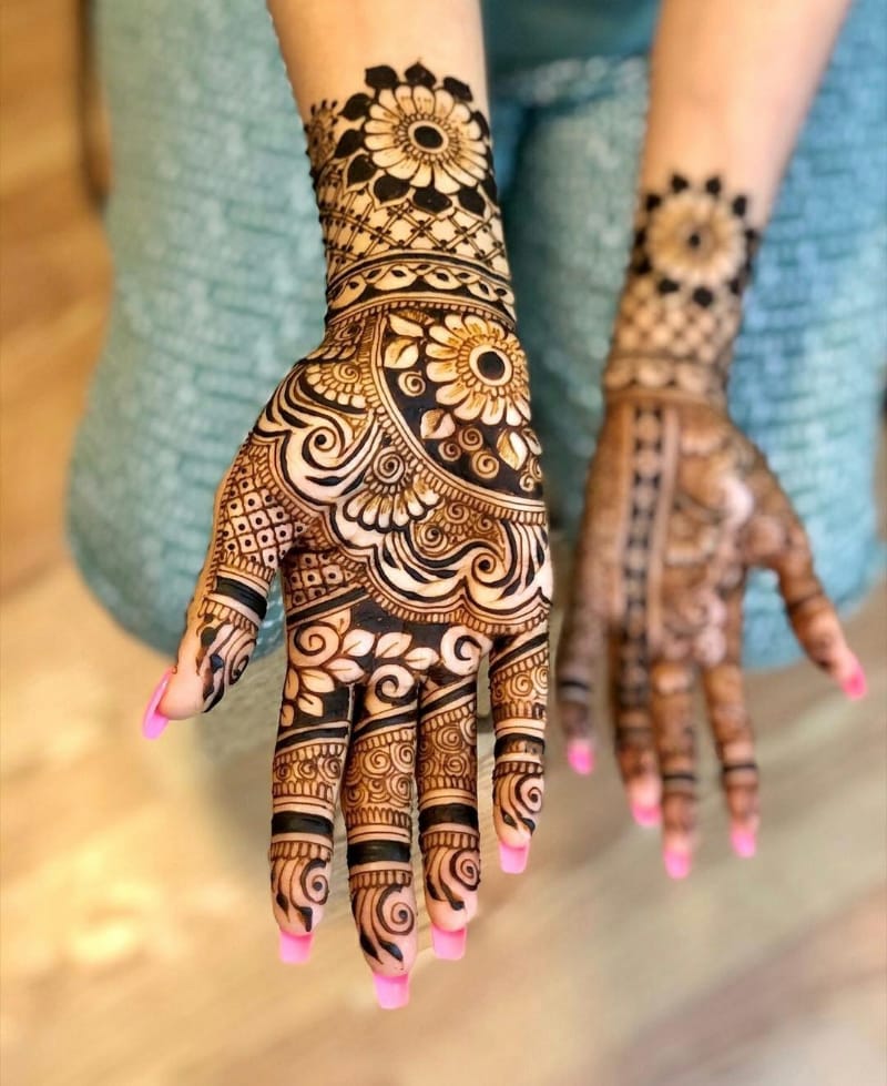 Compelling Mehndi Design