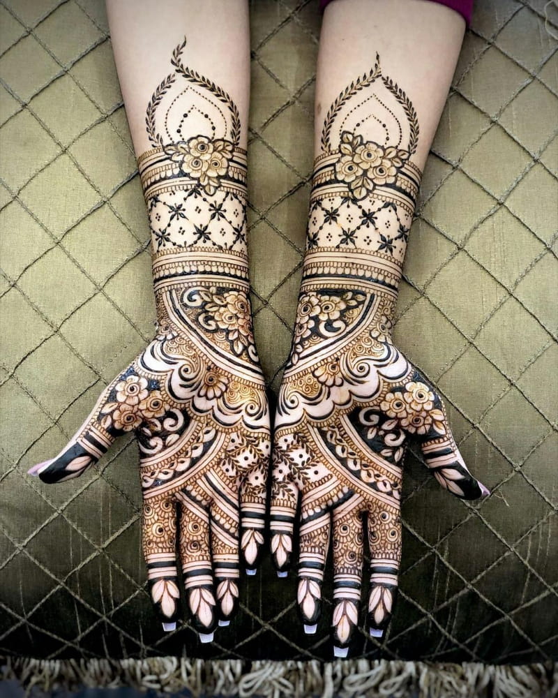 Complex Black Mehndi Design