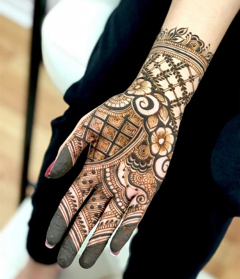 Engaging Mehndi Design