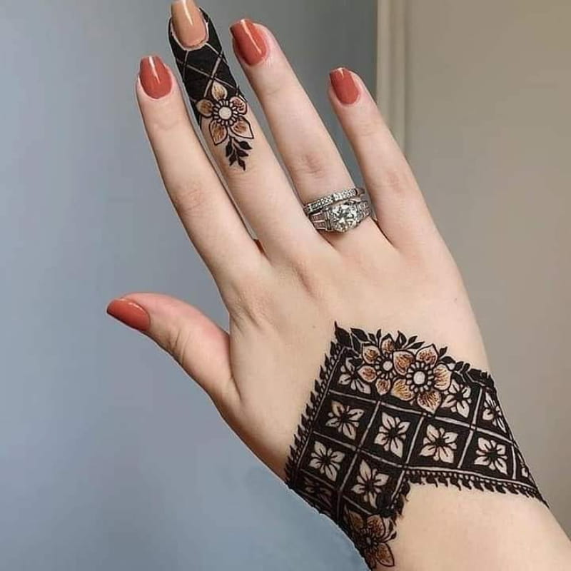 Eye-catching Mehndi Design