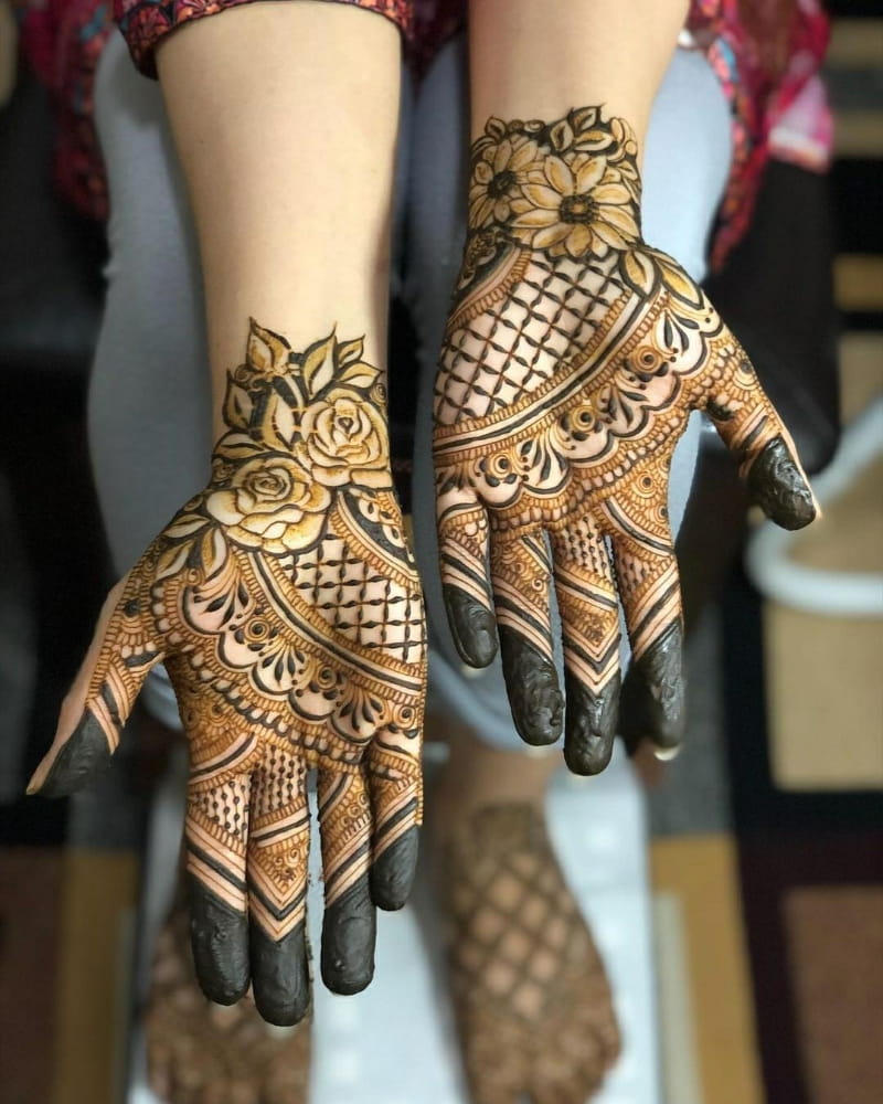 Fine-detailed Mehndi Design