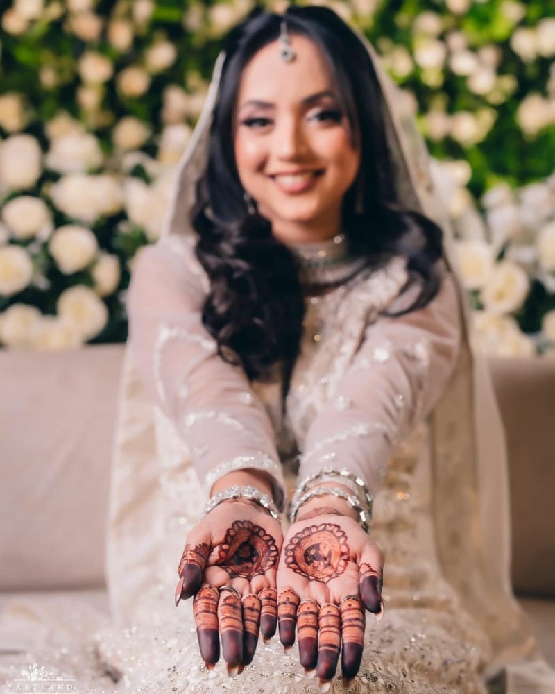 Hypnotic Mehndi Design
