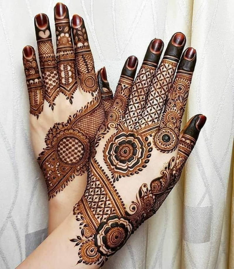 Luxurious Mehndi Design