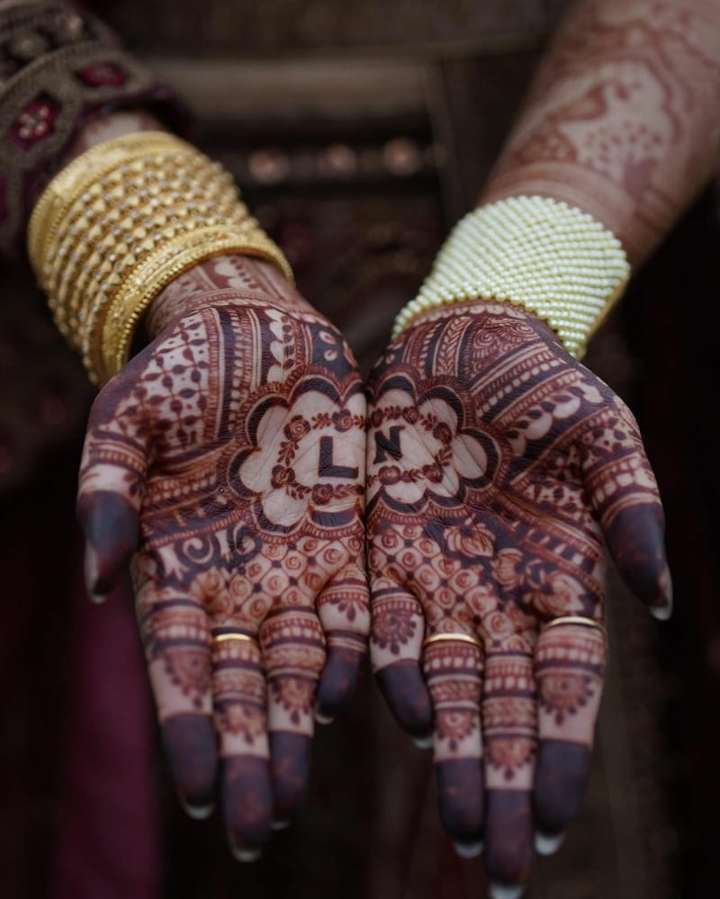 Relaxed Mehndi Design