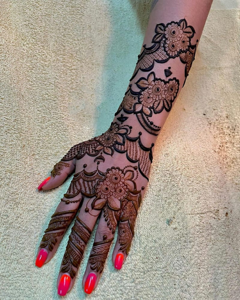 Rhythmic Mehndi Design