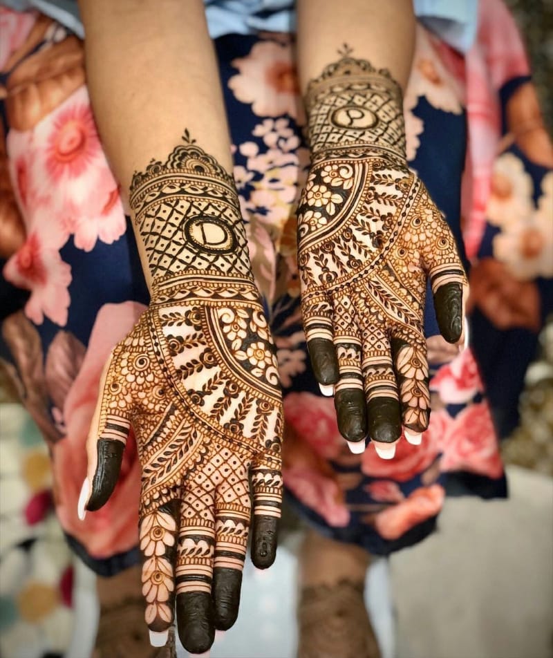 Timeless Black Mehndi Design