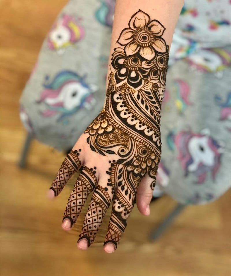 Unconventional Mehndi Design