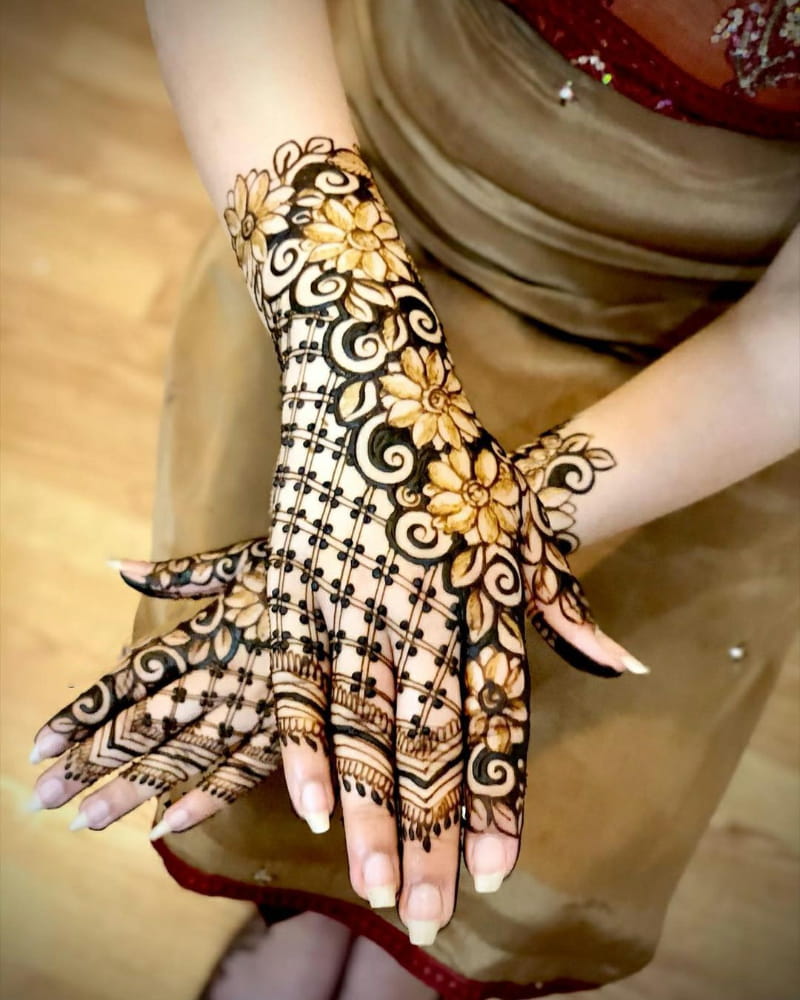 Velvet-soft Mehndi Design