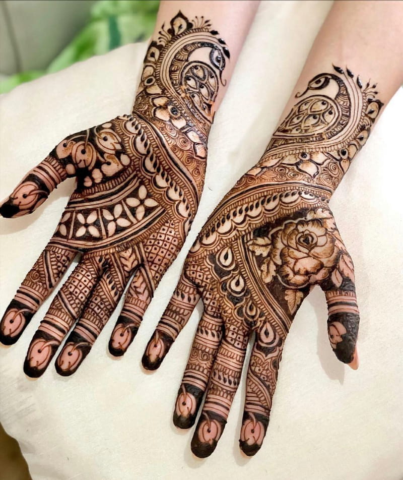 Versatile Mehndi Design