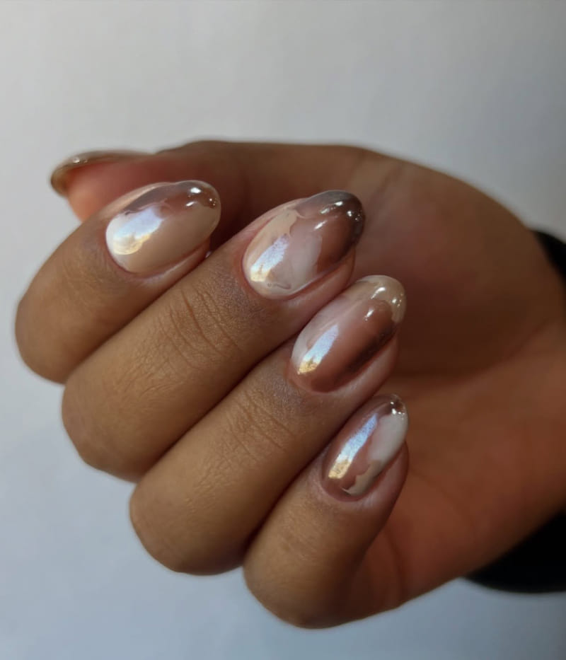 Chromy marble nails